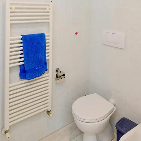 Stunning home in Porto Sant'Elpidio with Internet&2 Bedrooms * Porto SantʼElpidio
