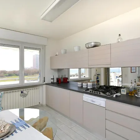 Stunning home in Porto Sant'Elpidio with Internet&2 Bedrooms *